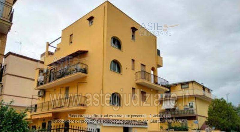 appartamento in vendita a Roma in zona Tor Bella Monaca