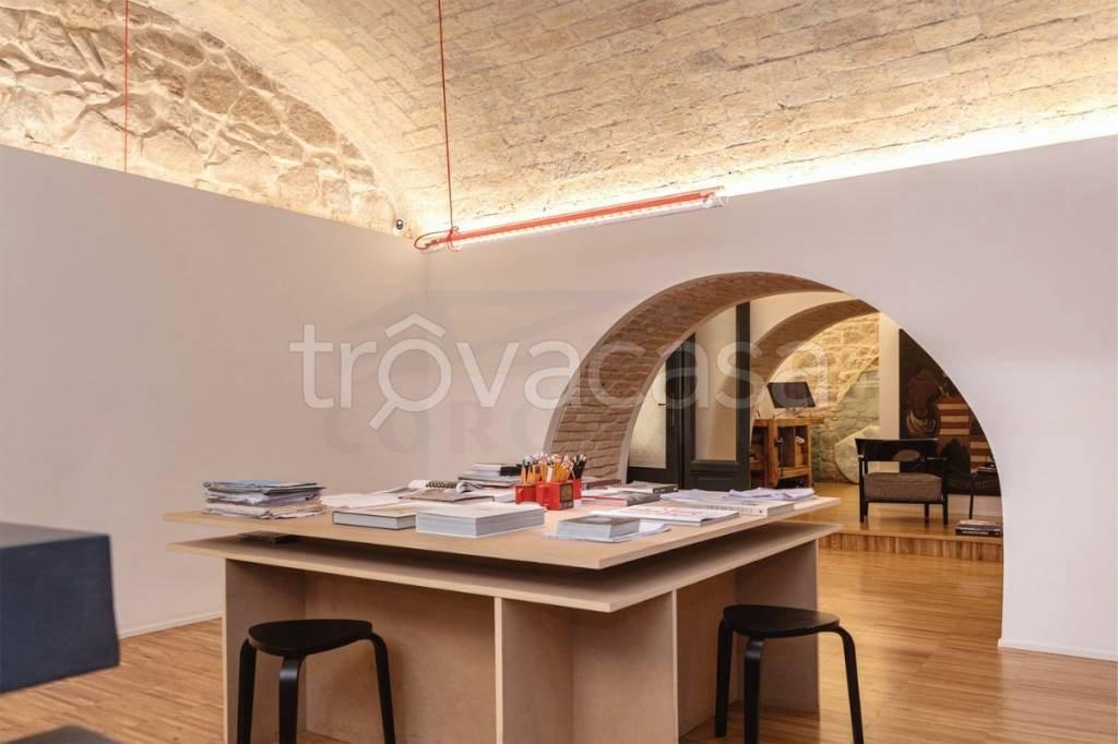 locale commerciale in vendita a Roma in zona Rione Prati