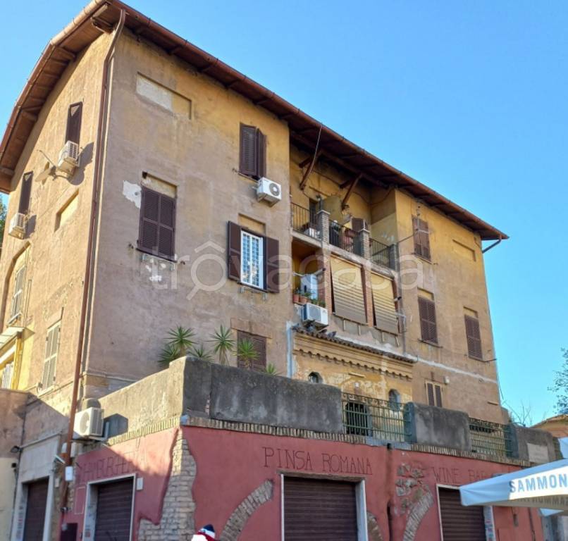 locale commerciale in vendita a Roma in zona Ostiense