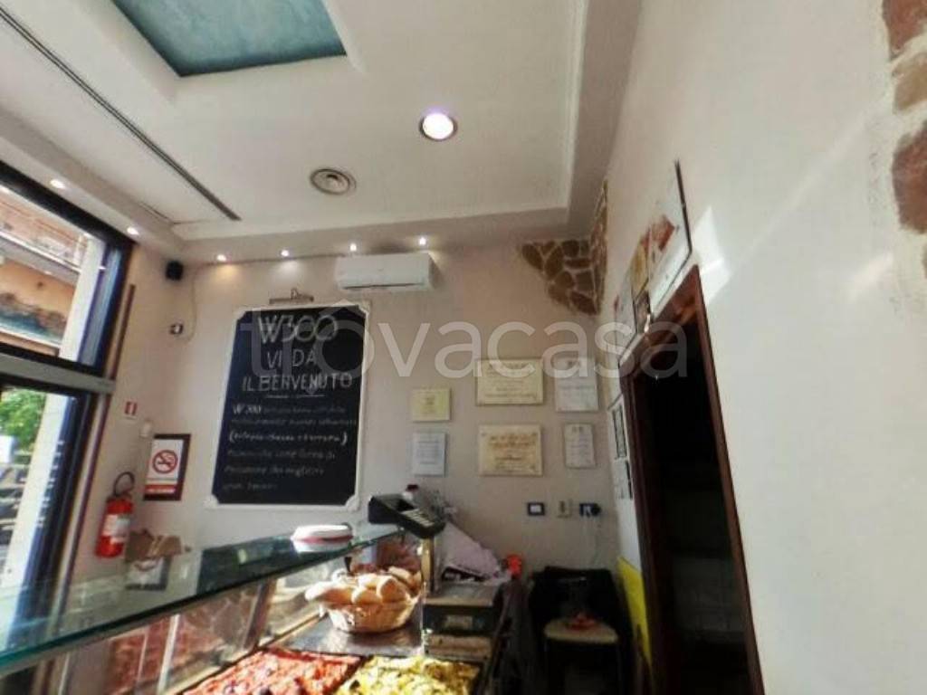 negozio in vendita a Roma in zona Portuense