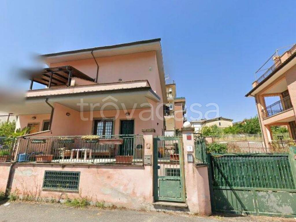 casa indipendente in vendita a Roma in zona Valle Muricana