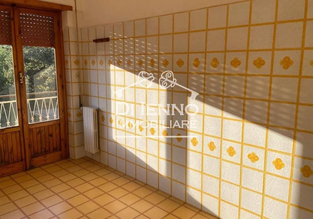 appartamento in vendita a Roma in zona Valle Muricana