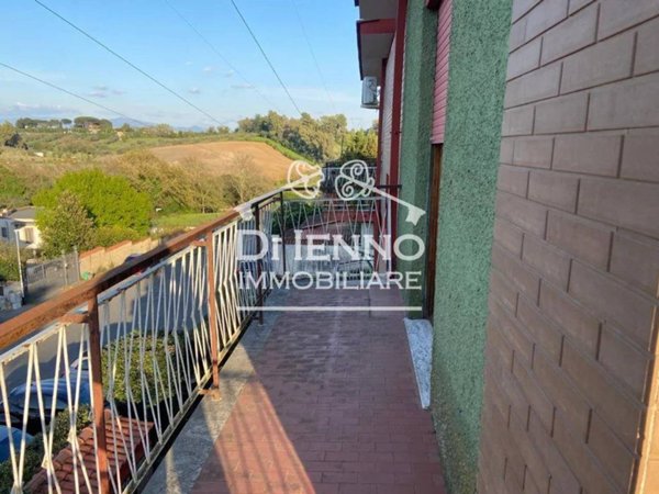 appartamento in vendita a Roma in zona Valle Muricana