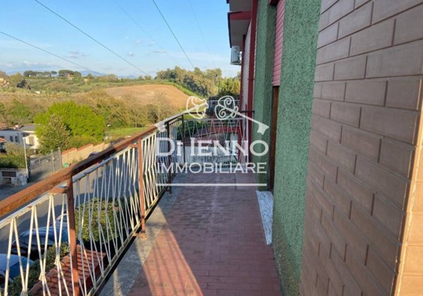 appartamento in vendita a Roma in zona Valle Muricana