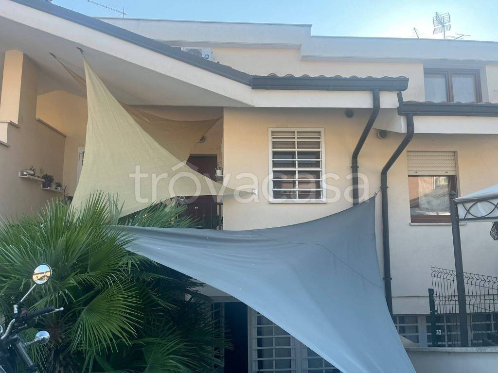 casa indipendente in vendita a Roma in zona Acilia