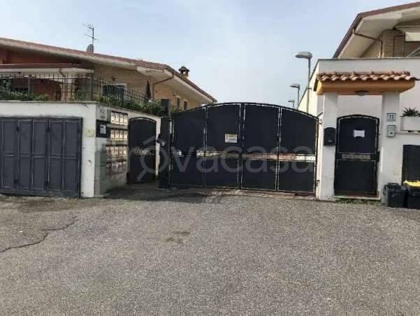 casa indipendente in vendita a Roma in zona Valle Santa