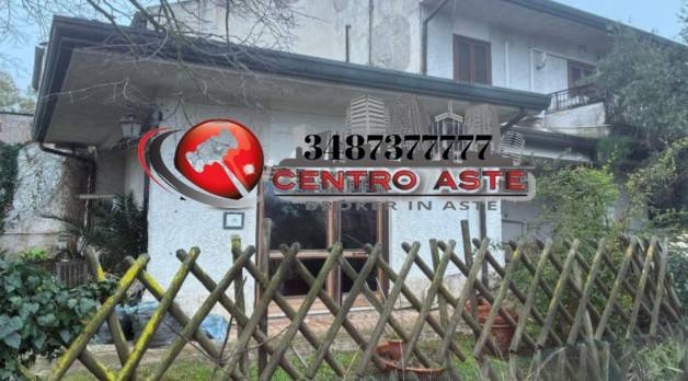 casa indipendente in vendita a Roma in zona Ostia Antica