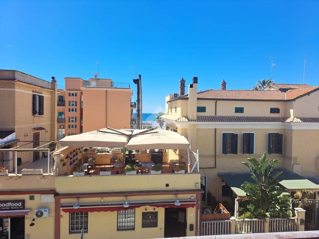 appartamento in vendita a Roma in zona Ostia