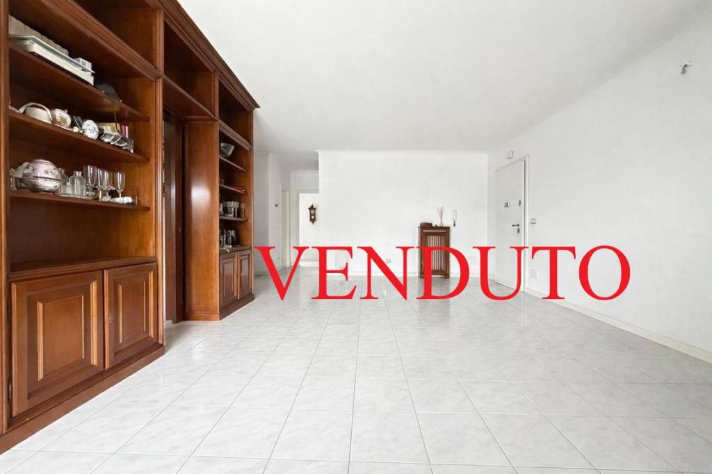 appartamento in vendita a Roma in zona Ardeatino