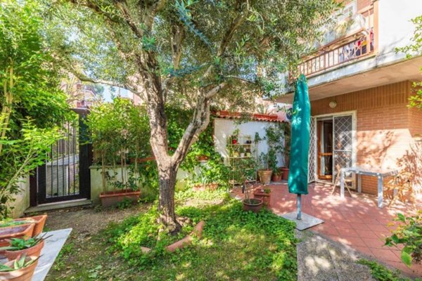 appartamento in vendita a Roma in zona Tomba di Nerone