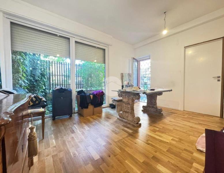appartamento in vendita a Roma in zona Ardeatino