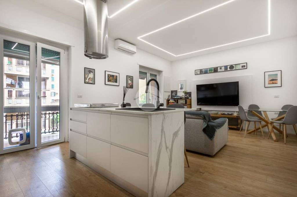 appartamento in vendita a Roma in zona Ostiense
