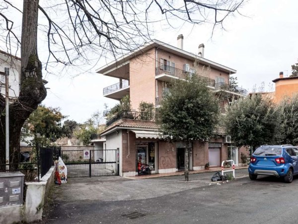 negozio in vendita a Roma in zona Ottavia
