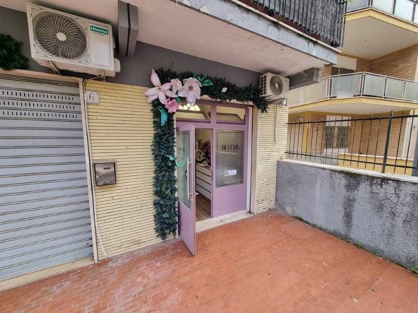 negozio in vendita a Roma in zona Monte Sacro/Talenti