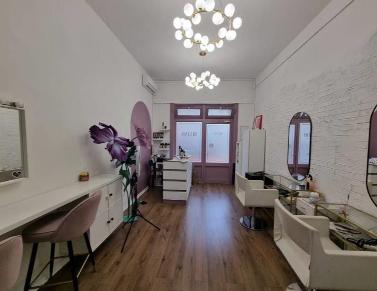 locale commerciale in vendita a Roma in zona Monte Sacro/Talenti