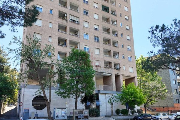 appartamento in vendita a Roma in zona Ostiense