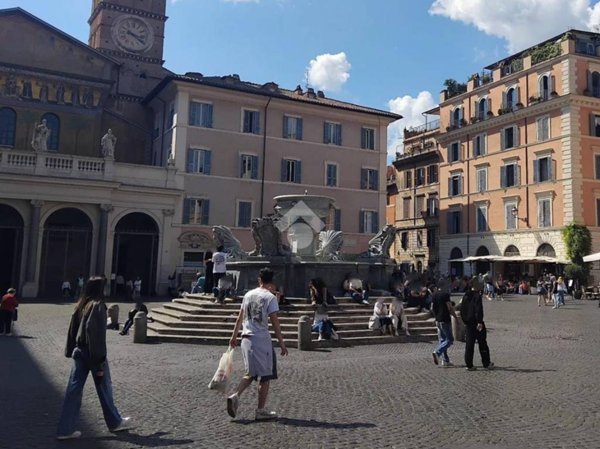negozio in vendita a Roma in zona Trastevere