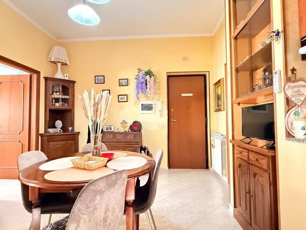 appartamento in vendita a Roma in zona Tuscolano