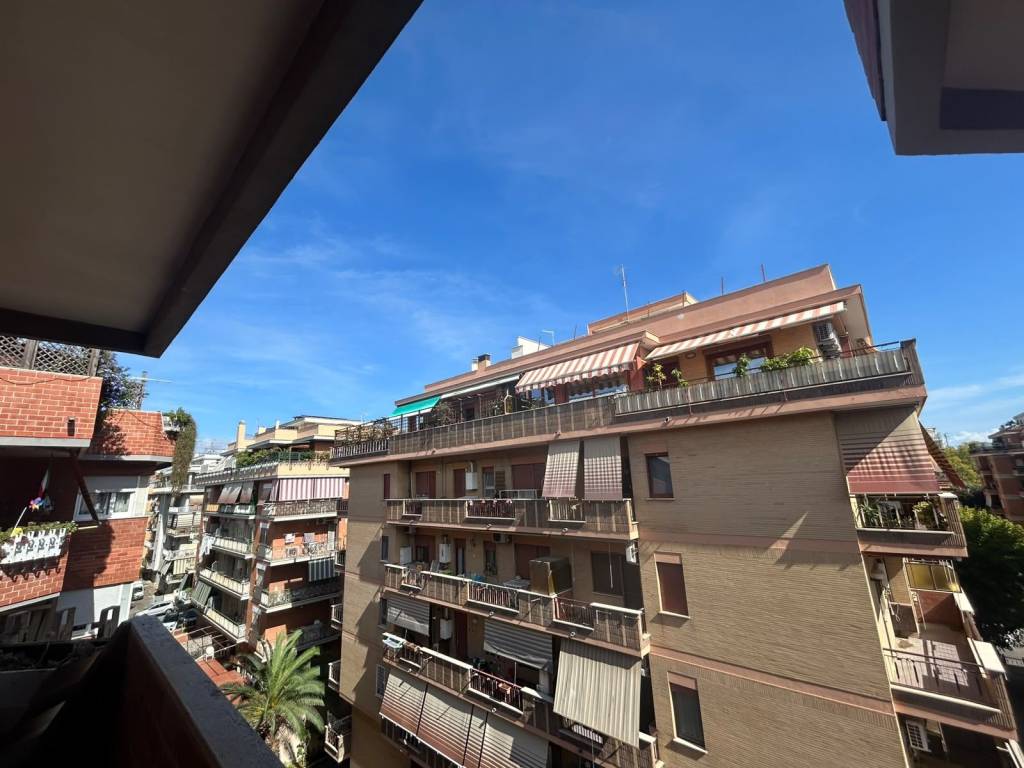 appartamento in vendita a Roma in zona Ostia