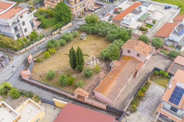casa indipendente in vendita a Roma in zona Castelverde