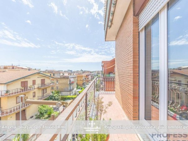 appartamento in vendita a Roma in zona Torre Angela