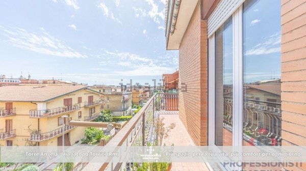 appartamento in vendita a Roma in zona Torre Angela
