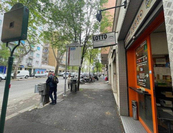 locale commerciale in vendita a Roma in zona Trionfale