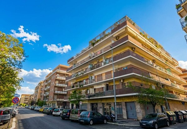 appartamento in vendita a Roma in zona Ostia