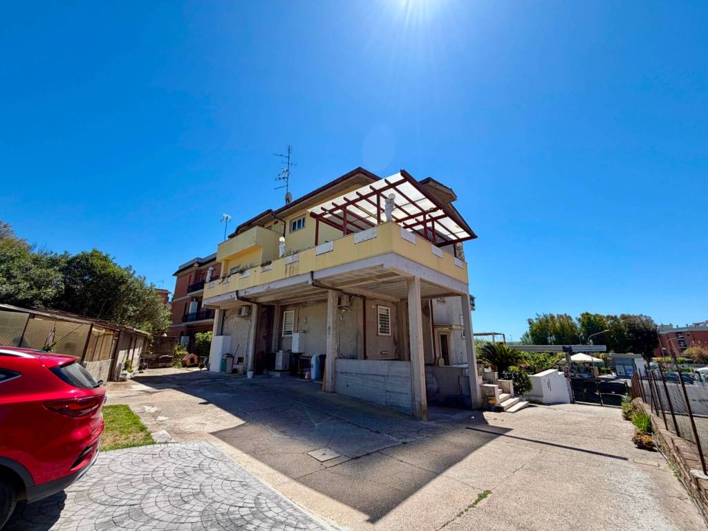 appartamento in vendita a Roma in zona Massimina/Casal Lumbroso