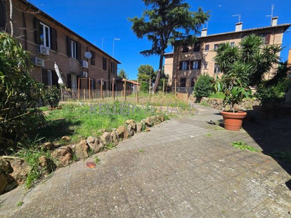 appartamento in vendita a Roma in zona Ostiense