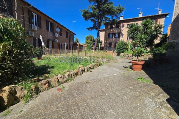 appartamento in vendita a Roma in zona Ostiense