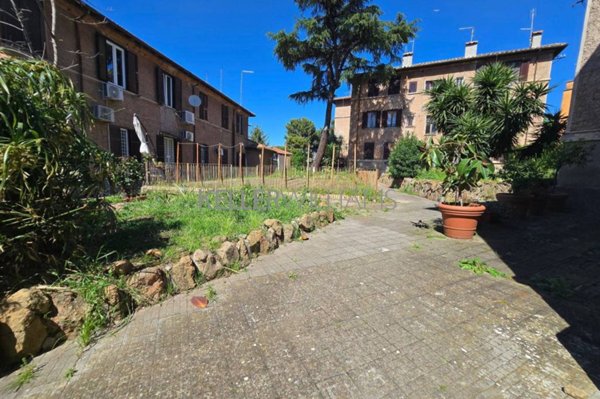 appartamento in vendita a Roma in zona Ostiense
