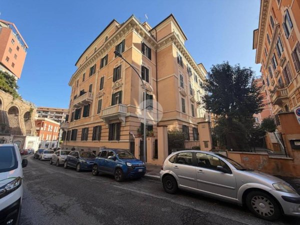appartamento in vendita a Roma in zona Gianicolense