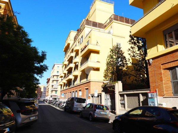 appartamento in vendita a Roma in zona Tuscolano