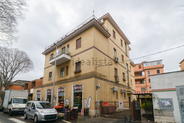 appartamento in vendita a Roma in zona Vitinia