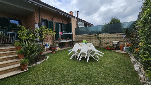 casa indipendente in vendita a Roma in zona Acilia
