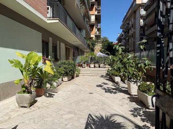 appartamento in vendita a Roma in zona Ardeatino