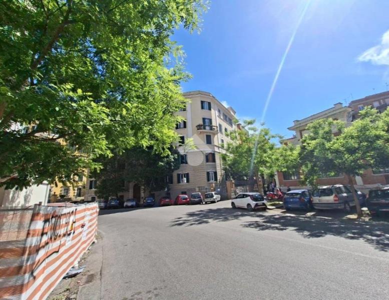 locale commerciale in vendita a Roma in zona Trastevere