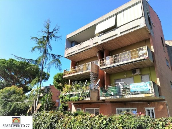 appartamento in vendita a Roma in zona Axa