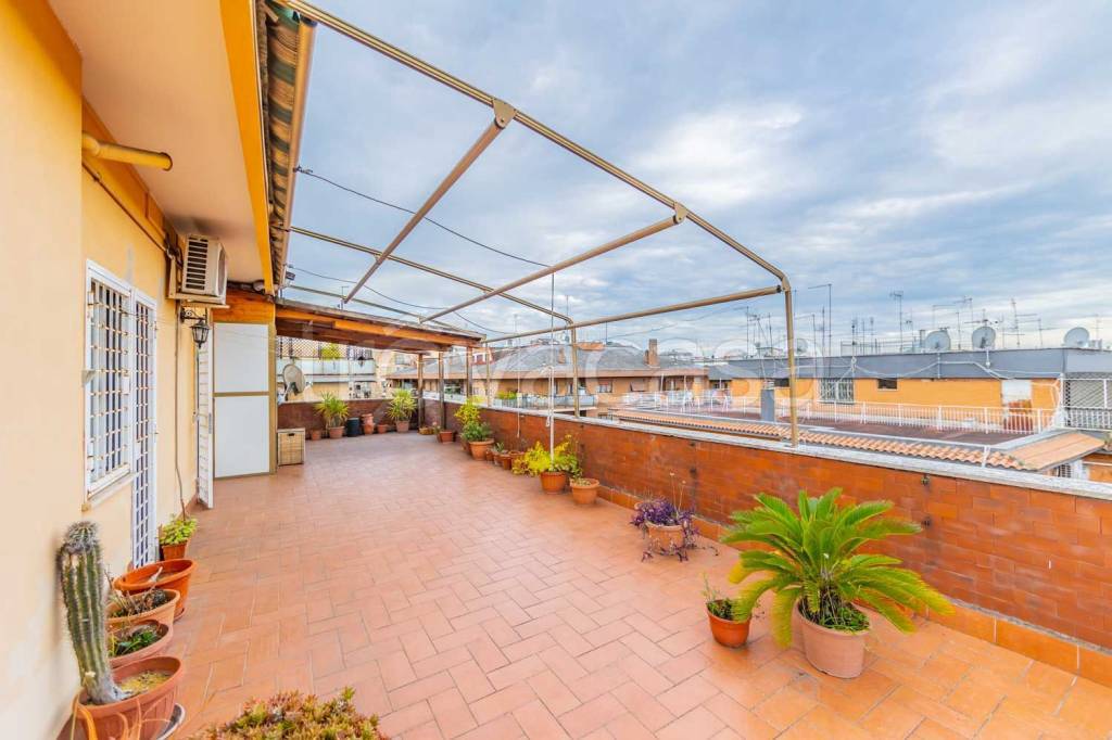 appartamento in vendita a Roma in zona Prenestino-Labicano