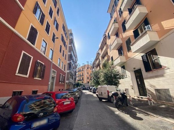 ufficio in vendita a Roma in zona Appio Latino