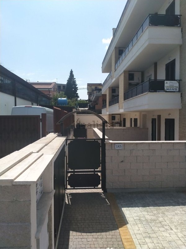 appartamento in vendita a Roma in zona Casal Morena