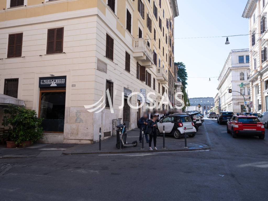 negozio in vendita a Roma in zona Rione Monti/Campitelli