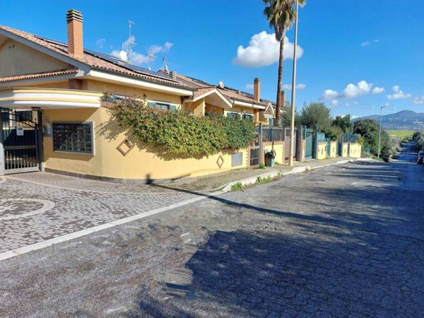 casa indipendente in vendita a Roma in zona Trigoria