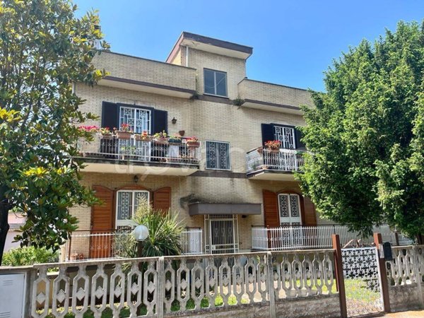 appartamento in vendita a Roma in zona Castel di Leva