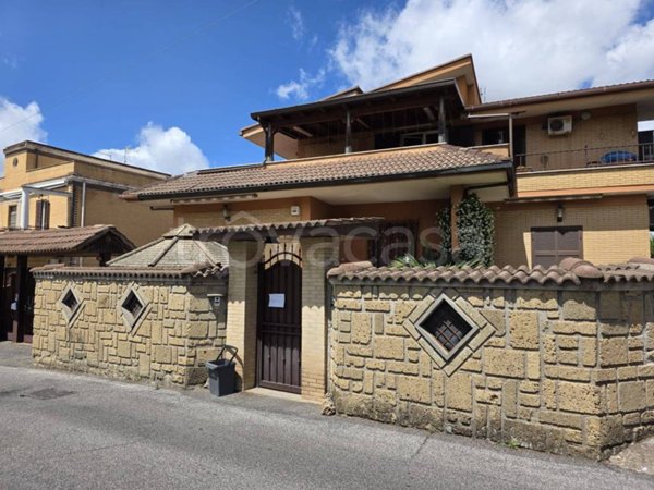 casa indipendente in vendita a Roma in zona Casal Morena
