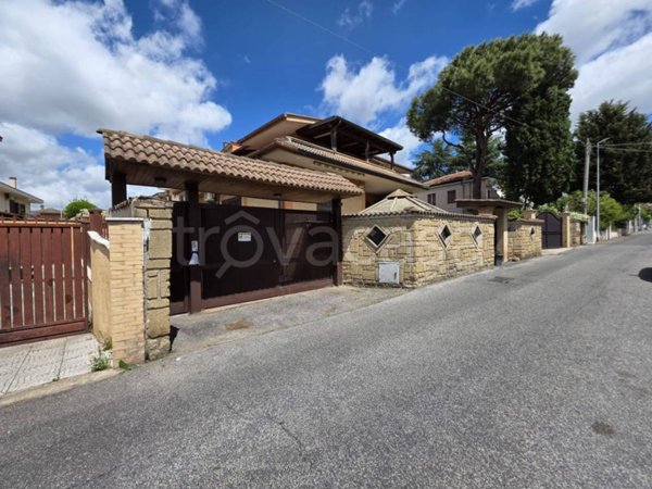 casa indipendente in vendita a Roma in zona Casal Morena