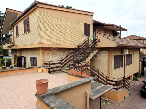 casa indipendente in vendita a Roma in zona Casal Morena