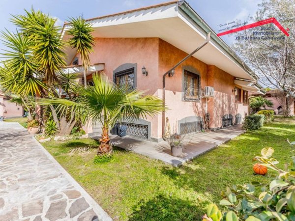 casa indipendente in vendita a Roma in zona Infernetto