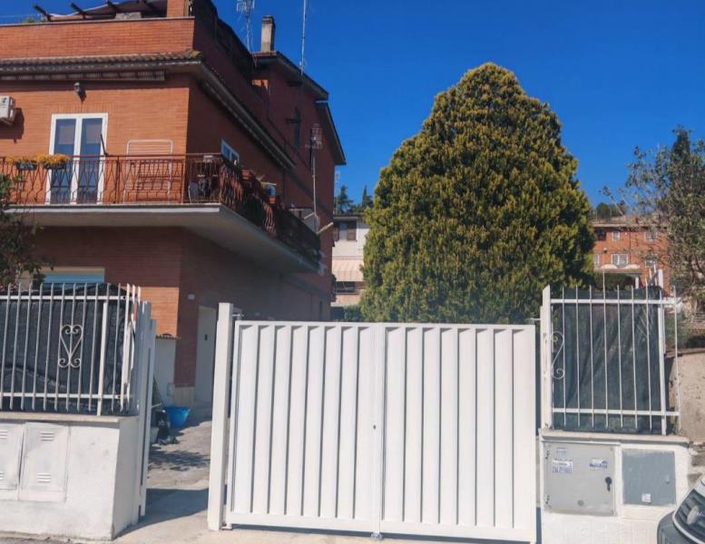 appartamento in vendita a Roma in zona Selva Candida